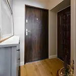 Ur4n - Konarskiego Apartamento *